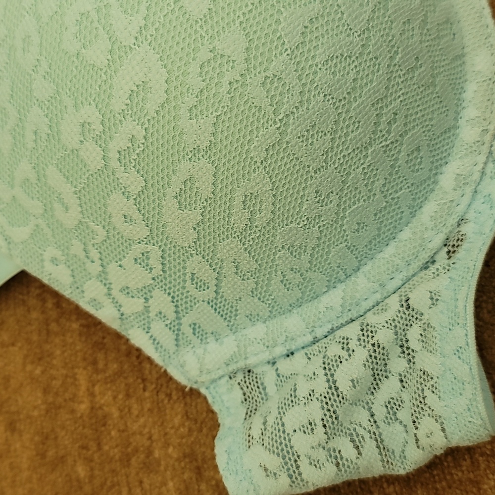 Victoria's Secret Lingerie Set - Picture 6 of 16